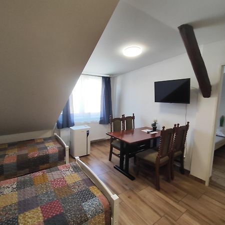 Appartement Kralovak à Králŭv Dvŭr Extérieur photo