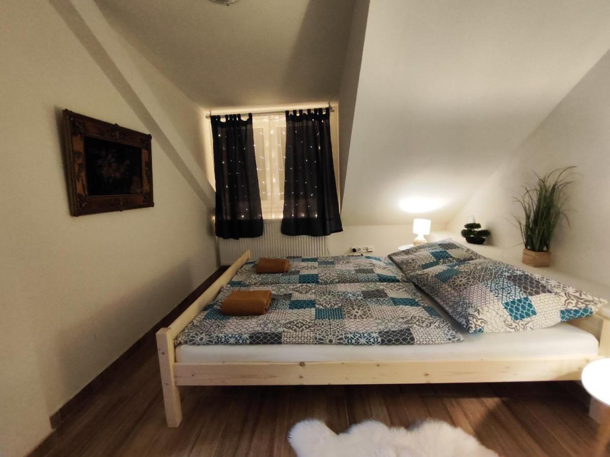 Appartement Kralovak à Králŭv Dvŭr Extérieur photo