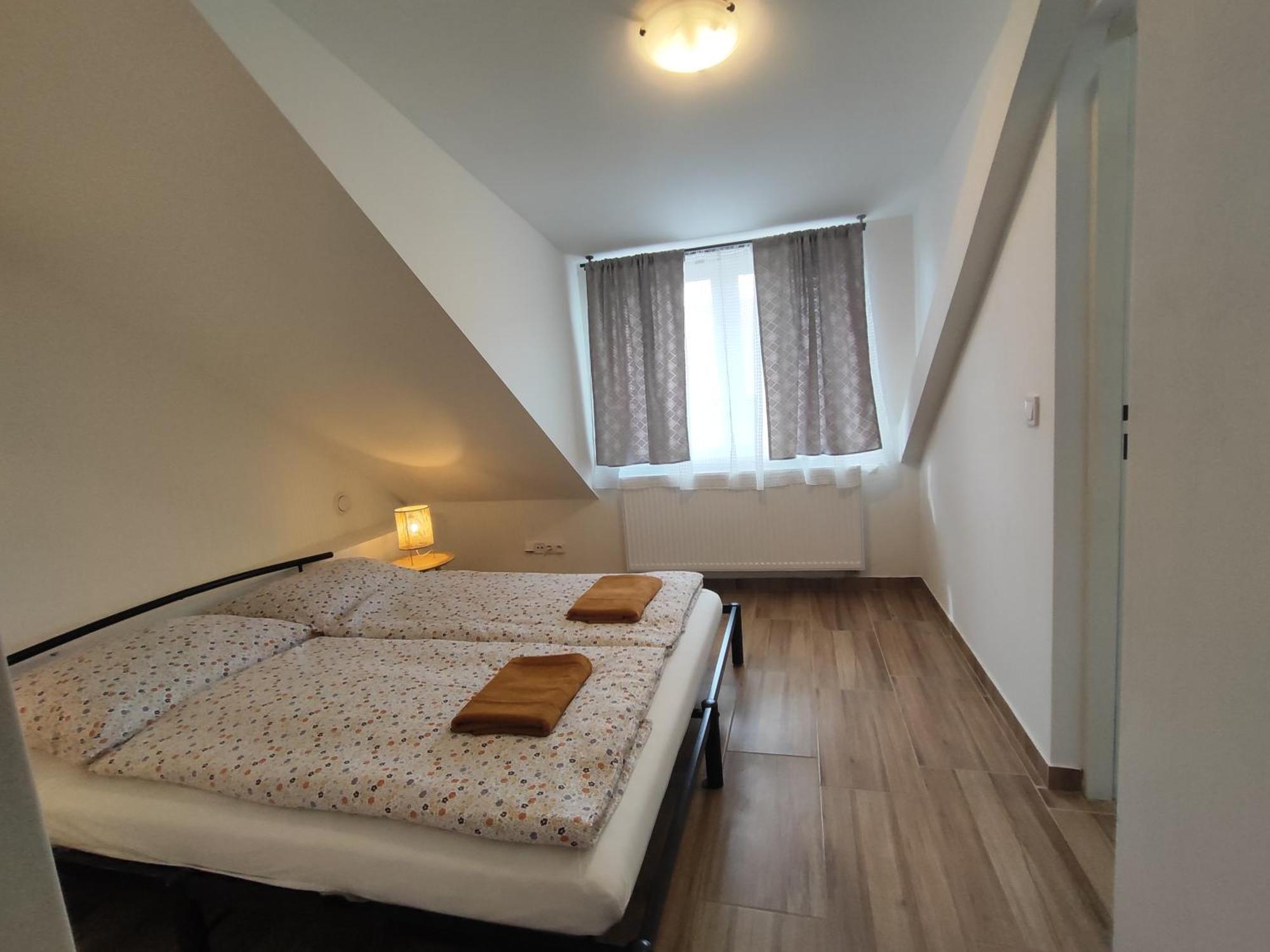 Appartement Kralovak à Králŭv Dvŭr Extérieur photo