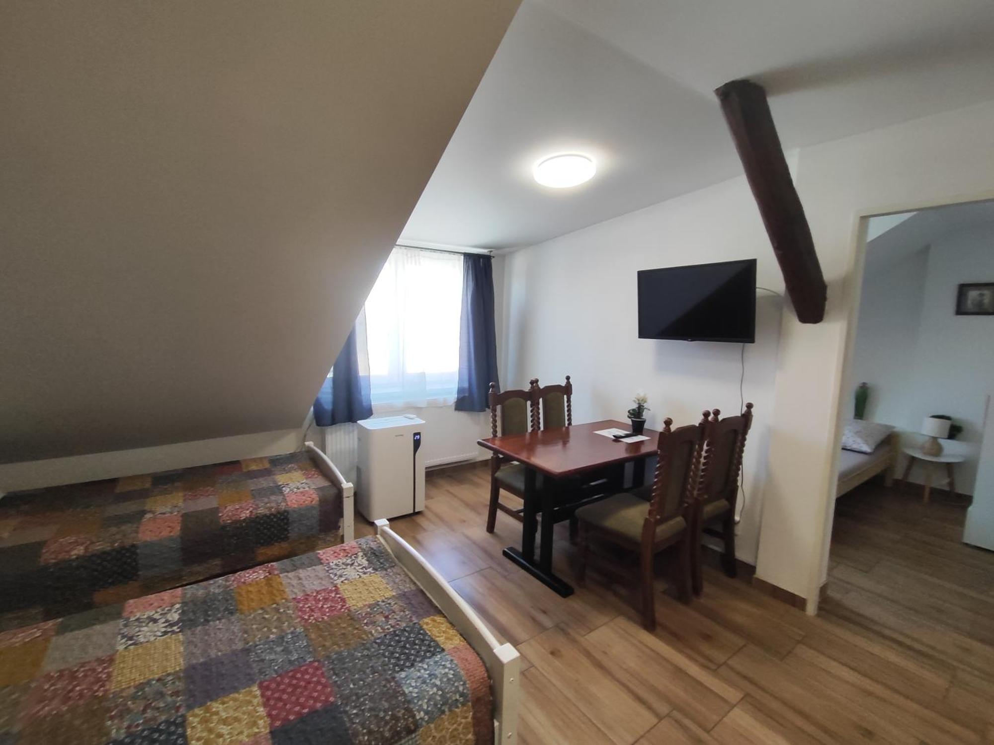 Appartement Kralovak à Králŭv Dvŭr Extérieur photo